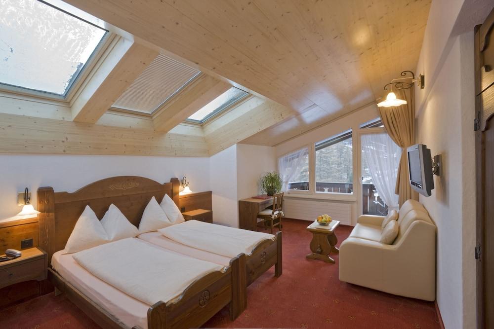 Antika Hotel 3*